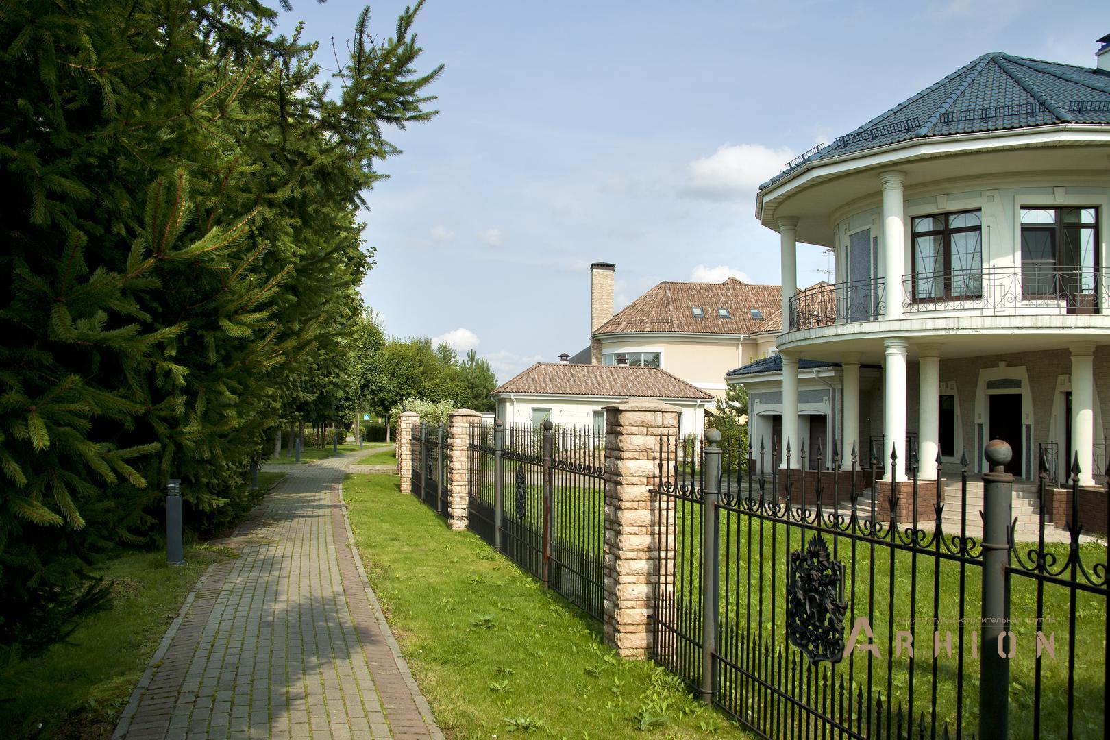 6. Проект двухэтажного дома в современном классическом стиле с многоскатной кровлей, gk-02, площадью - 410 кв c сауной, терассой, балконом, гаражом, эркером, вторым светом